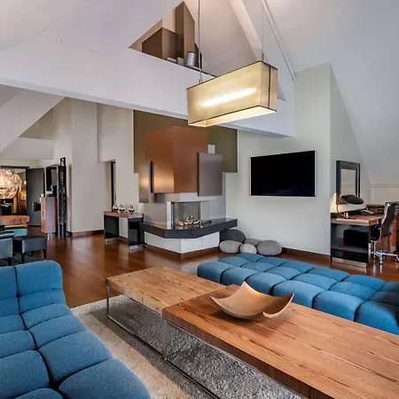 래디슨 블루 로열 호텔, 4*