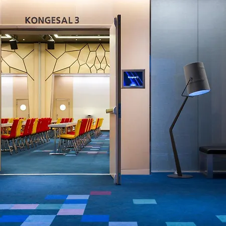 래디슨 블루 로열 호텔, 호텔