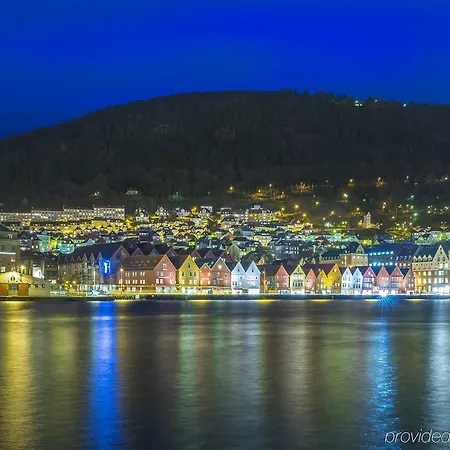 래디슨 블루 로열 호텔, 호텔 4*