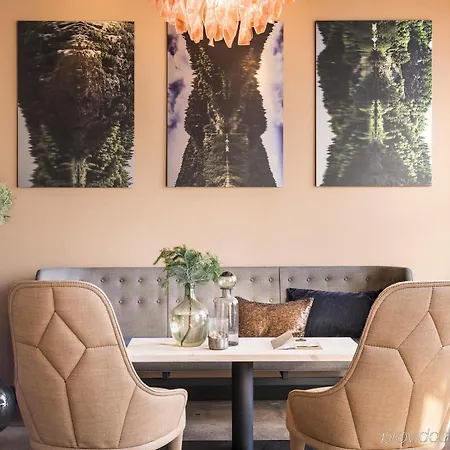 호텔 래디슨 블루 로열 호텔, 4*